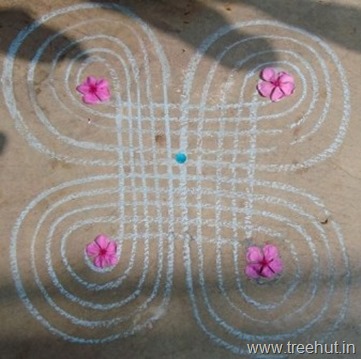 chalk-rangoli-pattern geometrical Indian art